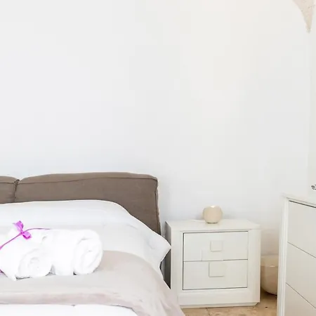 Guesthost - Palazzo Rapana - Luxury With Hydromassage Pool * Ostuni