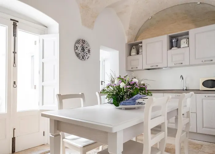 Guesthost - Palazzo Rapana - Luxury With Hydromassage Pool Appartement Ostuni