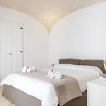 Διαμέρισμα Guesthost - Palazzo Rapana - Luxury With Hydromassage Pool *