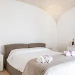 Διαμέρισμα Guesthost - Palazzo Rapana - Luxury With Hydromassage Pool *